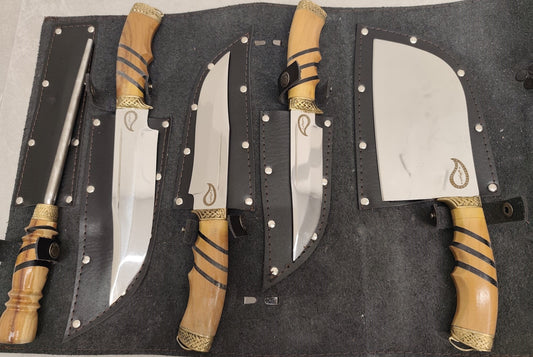 Uzbekiškų rankų darbo peilių rinkinys su galąstuvu (tamsus odinis dėklas)