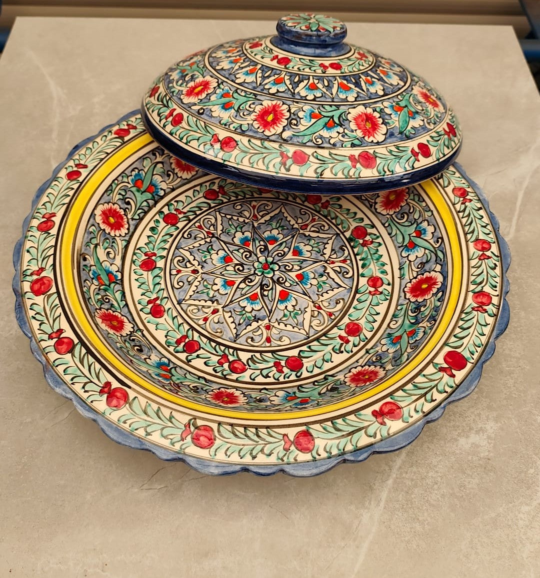 Geltonai mėlynas keramikinis indas su dangčiu (lėganas) 38 cm