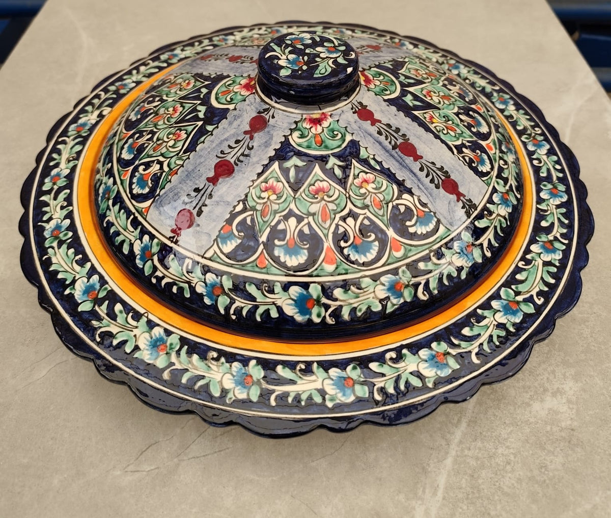 Mėlynai žalias keramikinis indas su dangčiu (lėganas) 38 cm